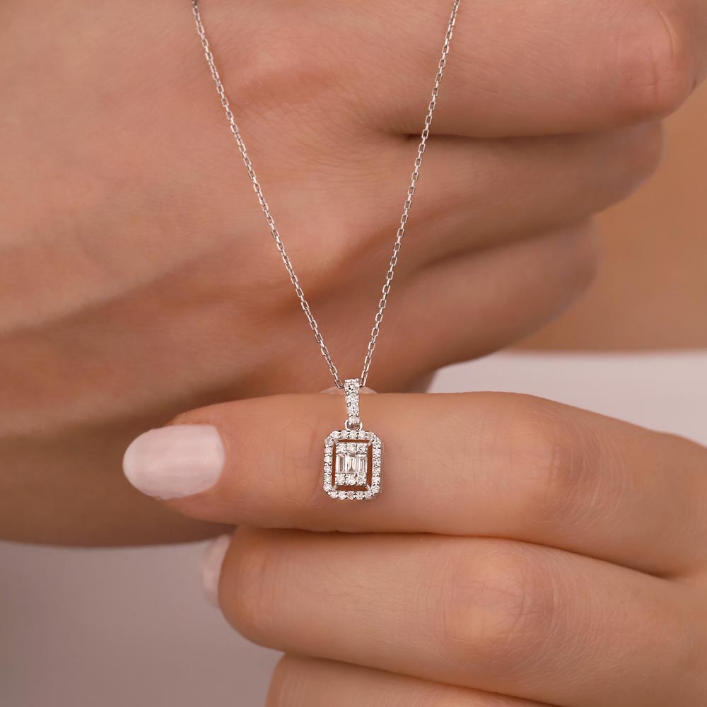 0,20 Karat Lab Pırlantalı Baget Taşlı Kolye - FP03507