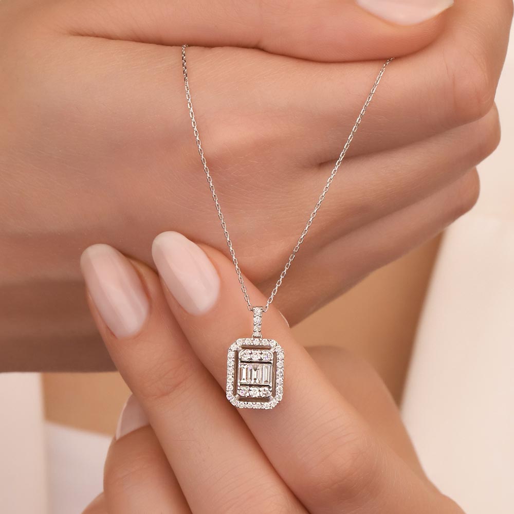 0,30 Karat Lab Pırlantalı Baget Taşlı Kolye - FP02587