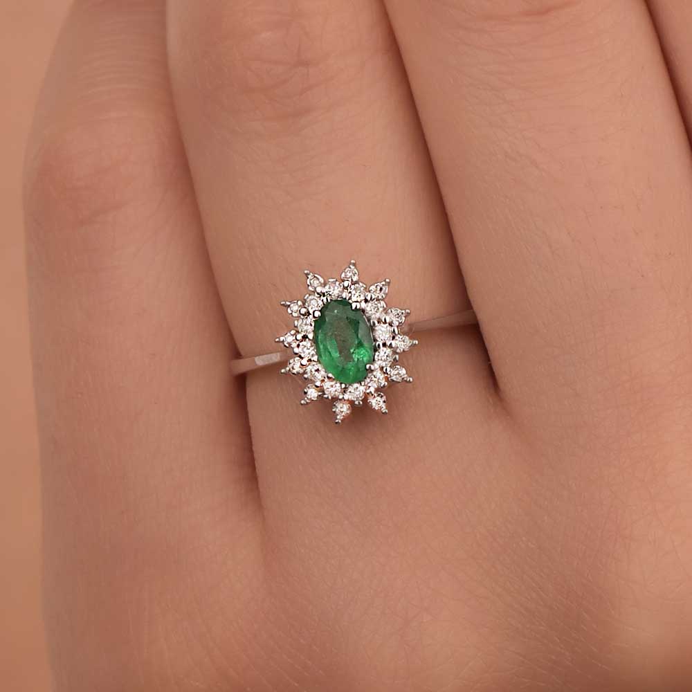 0,52 Karat Lab Pırlanta Oval Jasmine Zümrüt Yüzük - FP03508