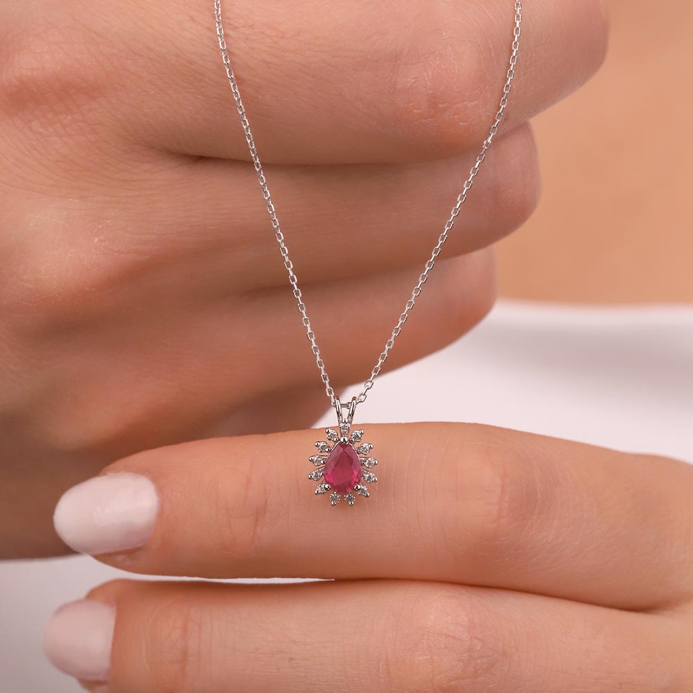 0,55 Karat Lab Pırlantalı Yakut Taşlı Kolye - FP03746
