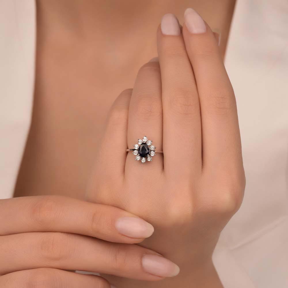 1,08 Karat Lab Pırlanta Kalem İşlemeli Damla Royale Safir Yüzük - FP02600