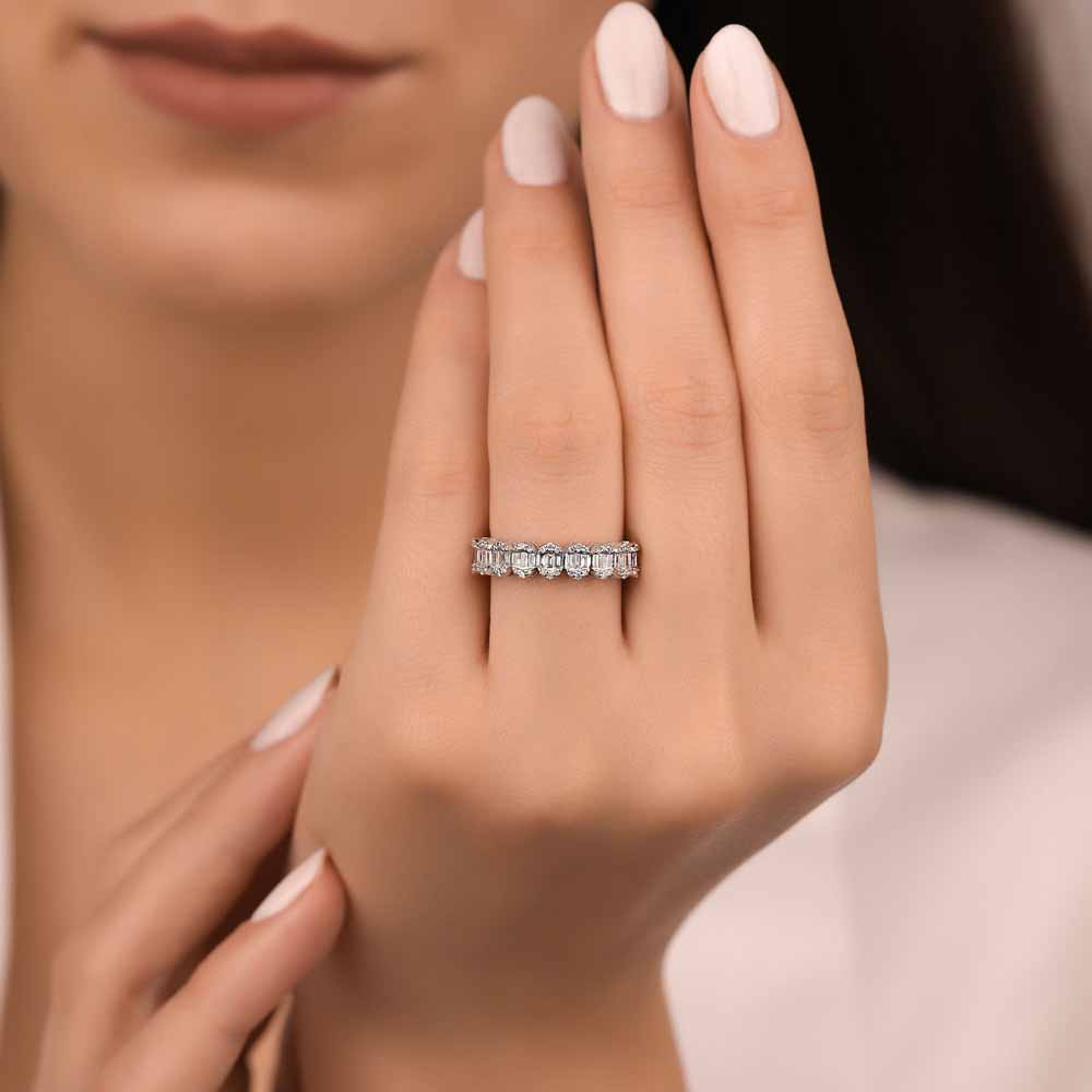 0,61 Karat Laboratuvar Pırlanta Baget Yarımtur Dainty Tasarım Yüzük