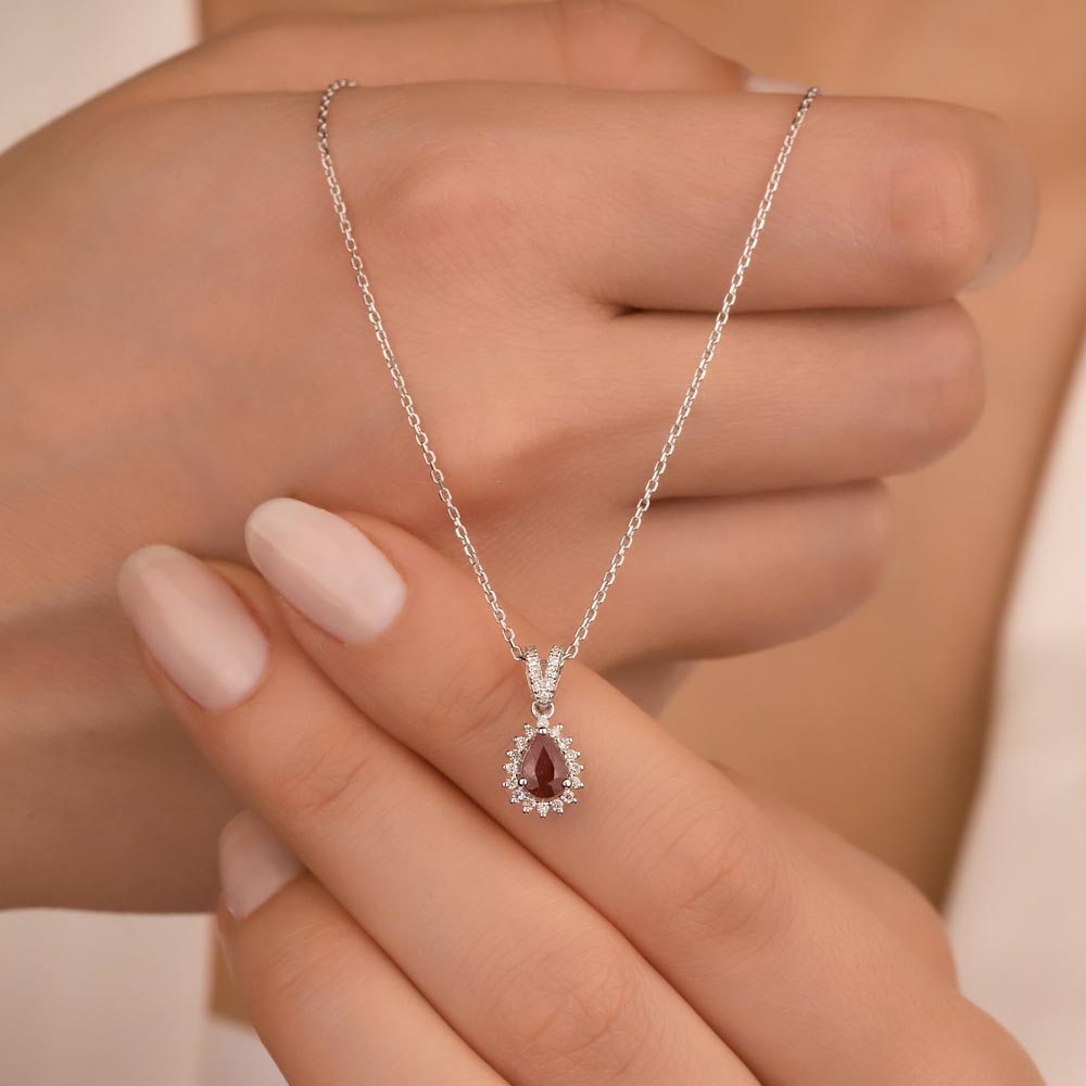 0,75 Karat Laboratuvar Pırlantalı Yakut Taşlı Kolye