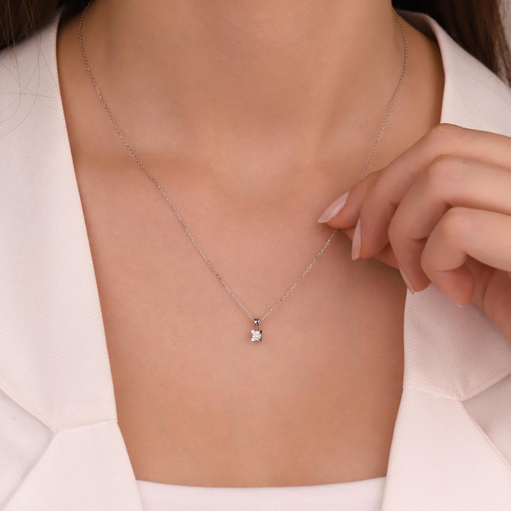0,10 Karat Laboratuvar Pırlantalı Tektaş Kolye