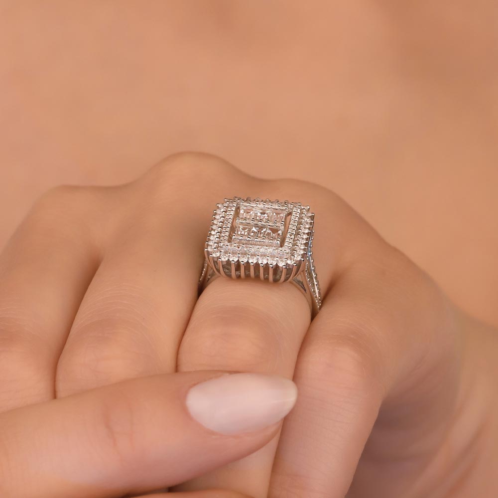 1,95 Karat Laboratuvar Pırlantalı Baget Taşlı Yüzük