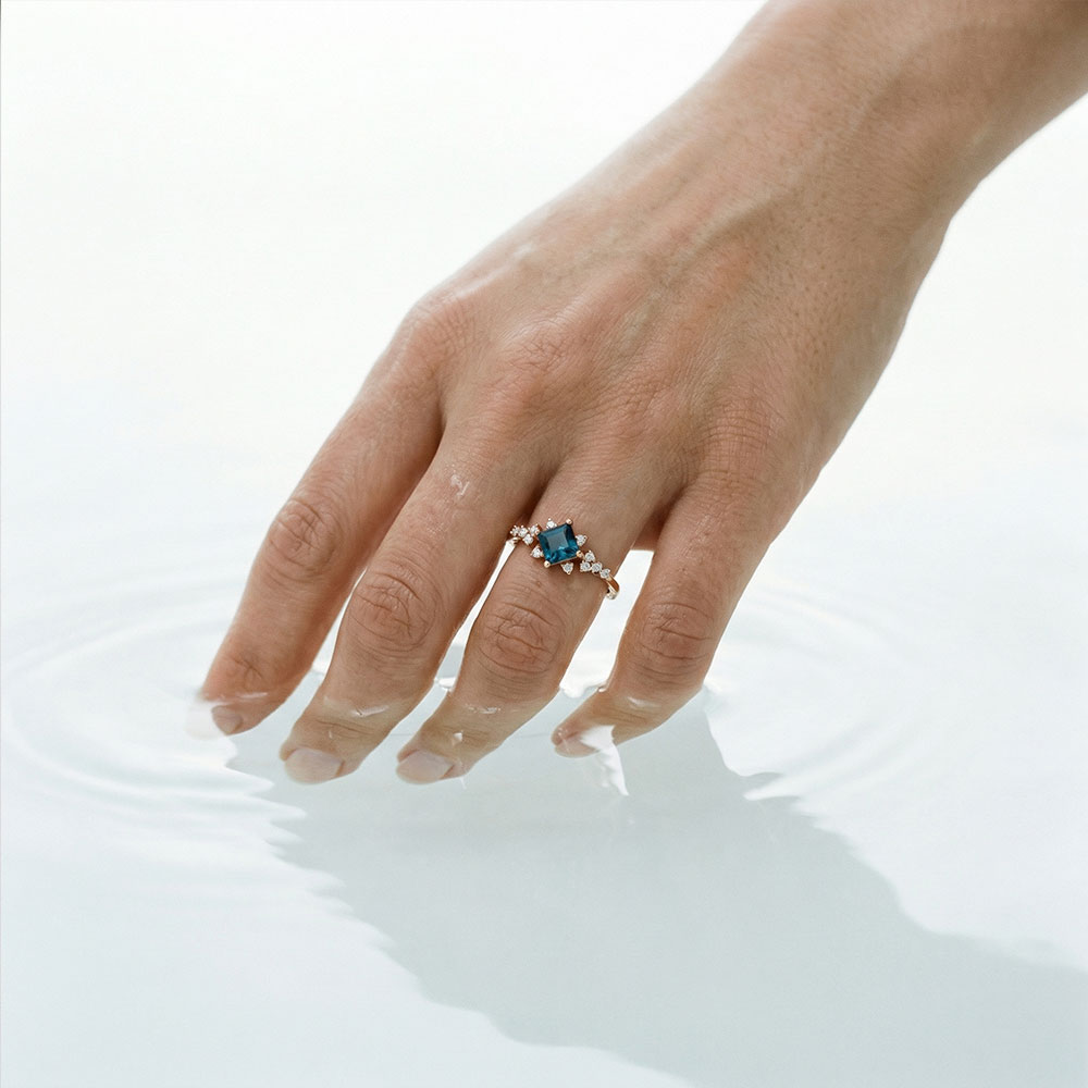 1,01 Karat Laboratuvar Pırlanta ve Prenses Kesim London Blue Topaz Vintage Aurora Tasarım Yüzük