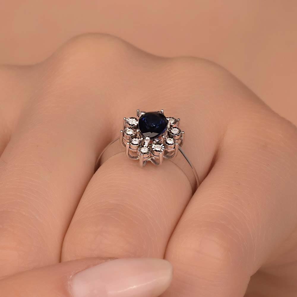 1,08 Karat Laboratuvar Pırlanta Kalem İşlemeli Damla Royale Safir Yüzük